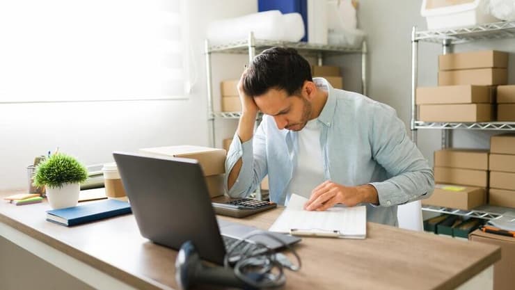 בעל עסק קטן מתוסכל