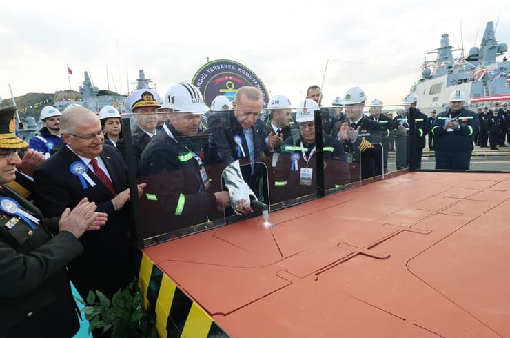 נשיא טורקיה בטקס מסירת כלי שיט צבאיים לחיל הים הטורקי