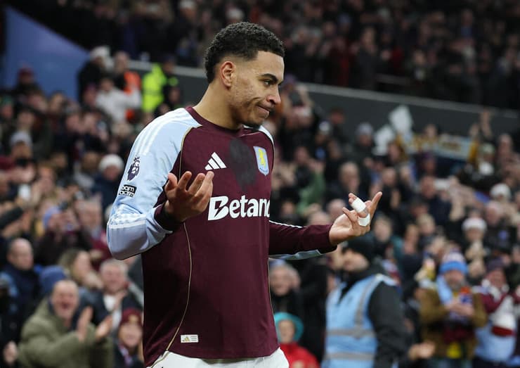 מורגן רוג'רס אסטון וילה חוגג צמד נגד יונייטד 