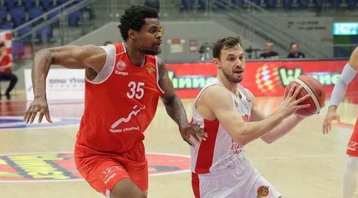 מייקל פוסטר במאבק