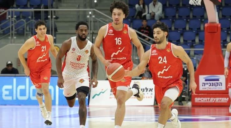 סי ג'יי אלבי רץ