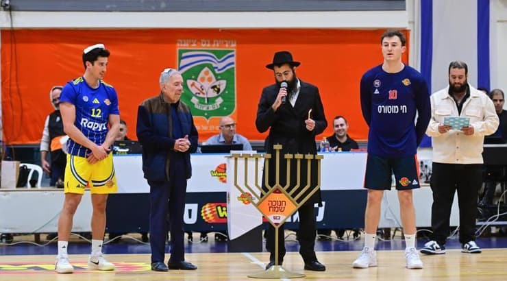 הדלקת נר שמיני של חנוכה