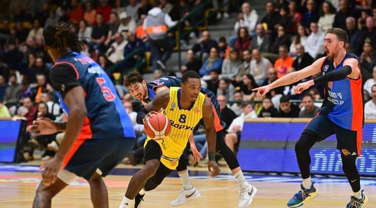 לוני ווקר חודר פנימה