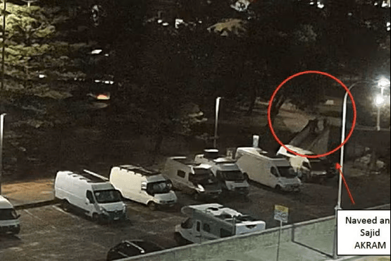 המחבלים סג'יד ו ו נאביד אכרם מ סידני אוסטרליה טבח חנוכה ב בונדיי ביץ' בתיעוד שצולם מ-12 בדצמבר – יומיים לפני המתקפה – ובו הם נראים מסיירים בגשר שממנו בהמשך בירי