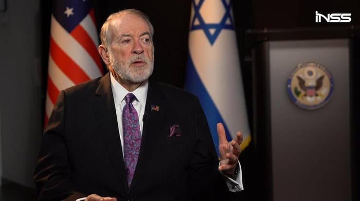 השגריר האמריקני מייק האקבי (צילום: Inss) ראיון עם מייק האקבי