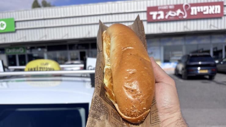 המונה טועם לחם גד קרית שמונה