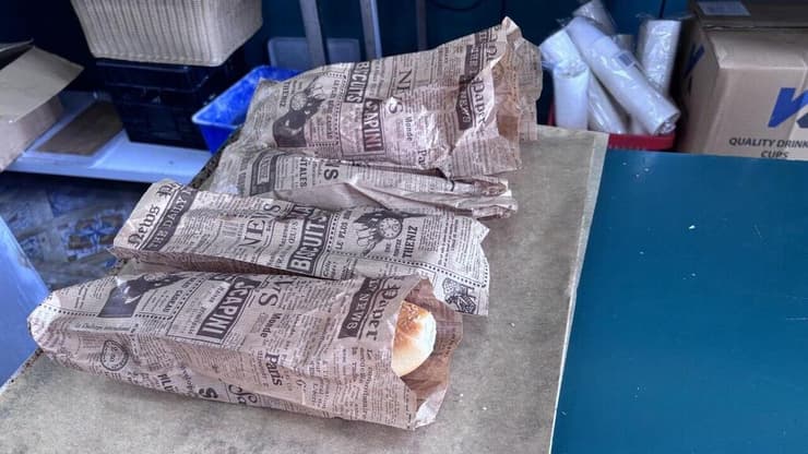 המונה טועם לחם גד קרית שמונה