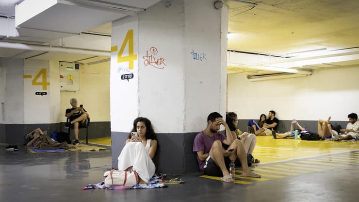 אזרחים במרחב מוגן בזמן המערכה מול איראן