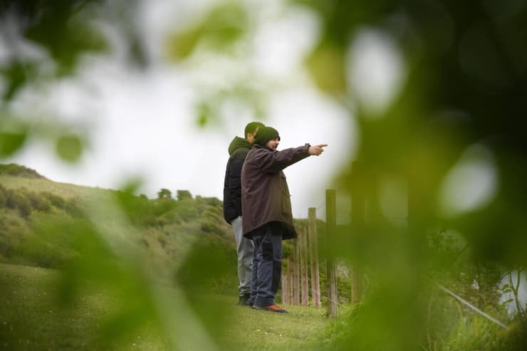 המורשעים בתכנון מתקפת טרור נגד יהודים ב בריטניה תועדו ב נמל דובר