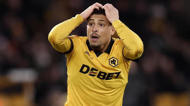 התרסקות. ז'ואאו גומס מתוסכל (צילום: Naomi Baker/Getty Images) ז'ואאו גומס מתוסכל