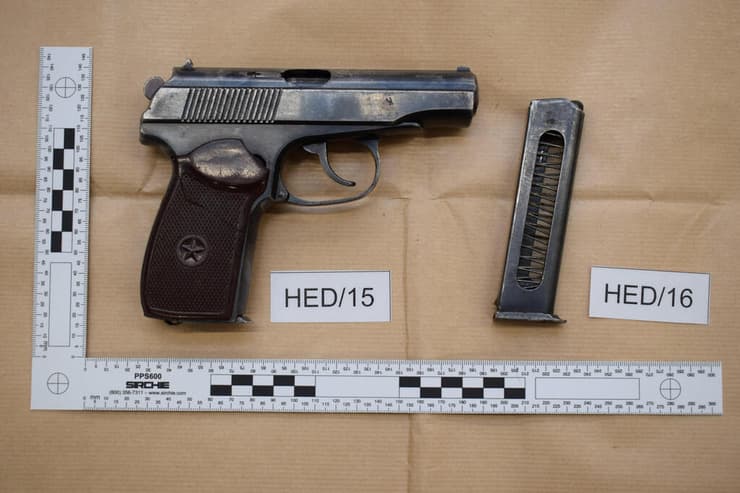 נשק שנמצא בביתו של אחד המורשעים בתכנון מתקפת טרור נגד יהודים ב בריטניה