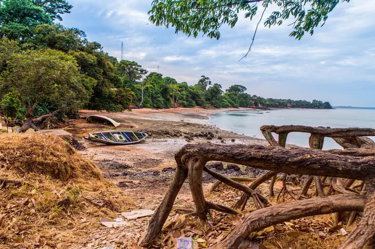 קו החוף של האי בובאקה, הגדול באיי ביז'אגוש