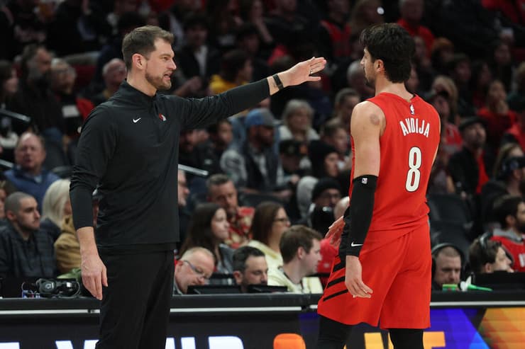 שחקן פורטלנד טרייל בלייזרס דני אבדיה עם טיאגו ספליטר