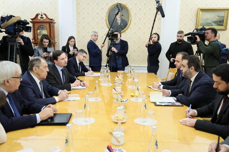 אסעד א שיבאני שר החוץ של סוריה  ו סרגיי לברוב מפגש מוסקבה רוסיה