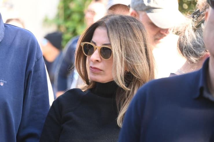 מירי נבו בהלוויה של אבי מלר