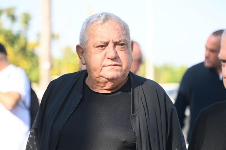 שלמה שרף בהלוויה של אבי מלר