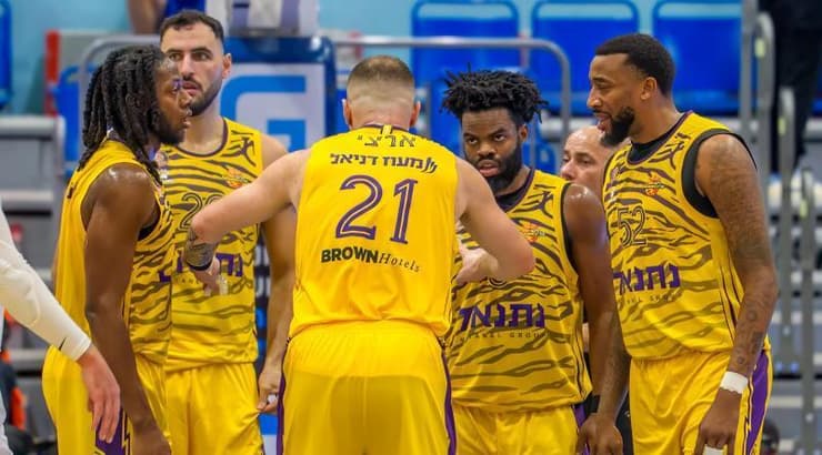 שחקני הפועל חולון