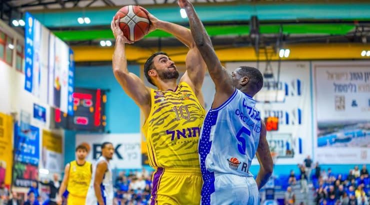 ליאור קררה מול דשון פרנסיס