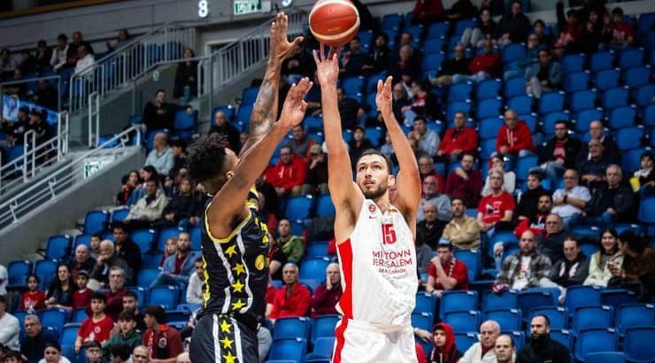 נמרוד לוי זורק