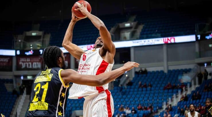 אוסטין ווילי מול ניק אונגנדה