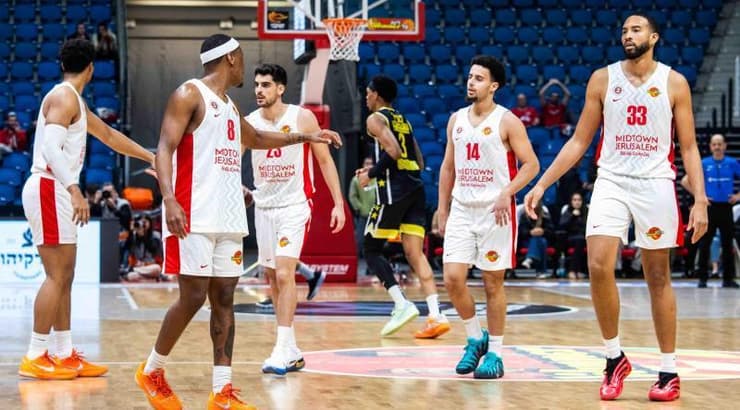 שחקני הפועל ירושלים חוגגים