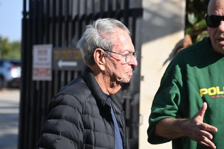 יורם ארבל בהלוויה של אבי מלר