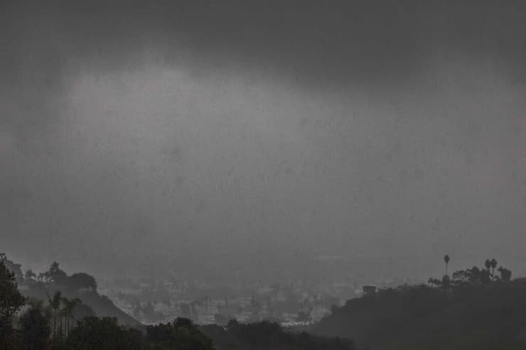 שמי לוס אנג'לס (צילום: Apu GOMES / AFP) סופה לוס אנג'לס קליפורניה ארה"ב