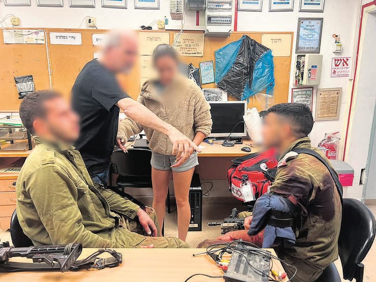 סרן נועם משייטת 13 וסגן שגיא מסיירת הנח"ל מטופלים בחמ"ל