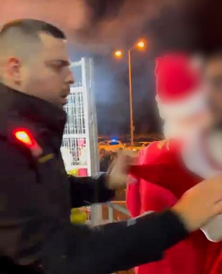 משטרת ישראל עצרה אדם בתחפושת סנטה קלאוס בחגיגות חג המולד בחיפה