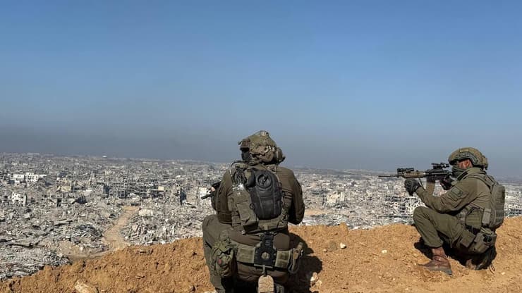 הכתב רוני גרין שאולוב בסיור בעזה עם מח"ט צפונית