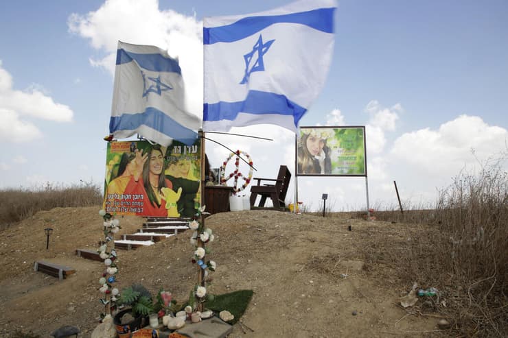 פינות ההנצחה לזכרן של עדן גז וסתיו גטה