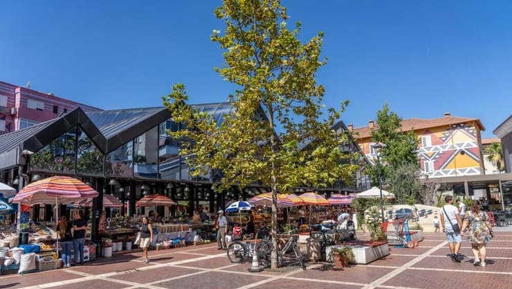 השוק המרכזי בטירנה