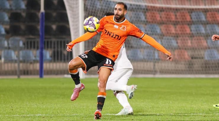 אליאן רוחאנא משתלט