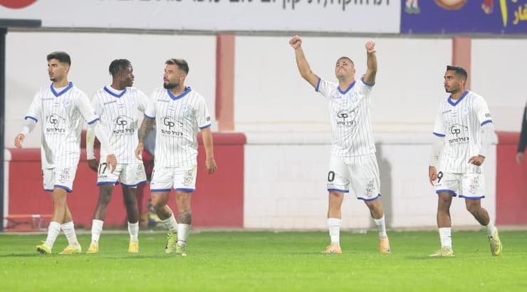 גיל יצחק מאושר (עמרי שטיין) גיל יצחק מאושר