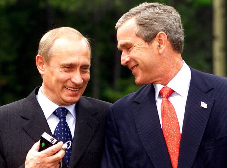 ארכיון 2002 נשיא ארה"ב ג'ורג' בוש עם נשיא רוסיה ולדימיר פוטין