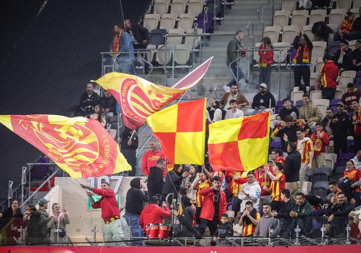 אוהדי מ.ס אשדוד (צילום: עוז מועלם) אוהדי מ.ס אשדוד