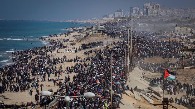 הוועדה טענה כי "ישראל ממשיכה לבצע 'רצח עם' בעזה" (צילום: REUTERS/Ramadan Abed) תמונות השנה בעולם 2025 עזה פלסטינים חוזרים ל צפון הרצועה ב הפסקת האש הלפני אחרונה 27 ינואר