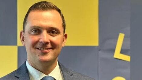 מנהל בית הספר, פיליפ לדי