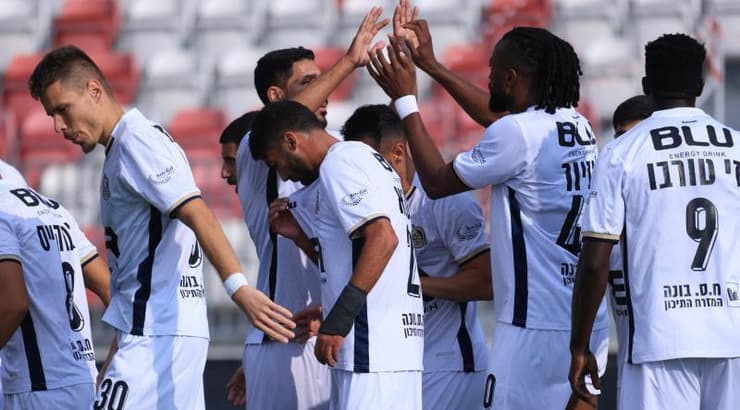 שחקני בני ריינה מאושרים