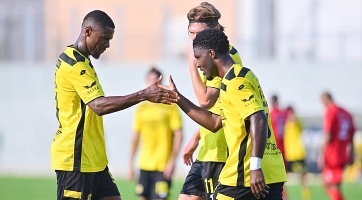 שחקני מכבי נתניה נהנים