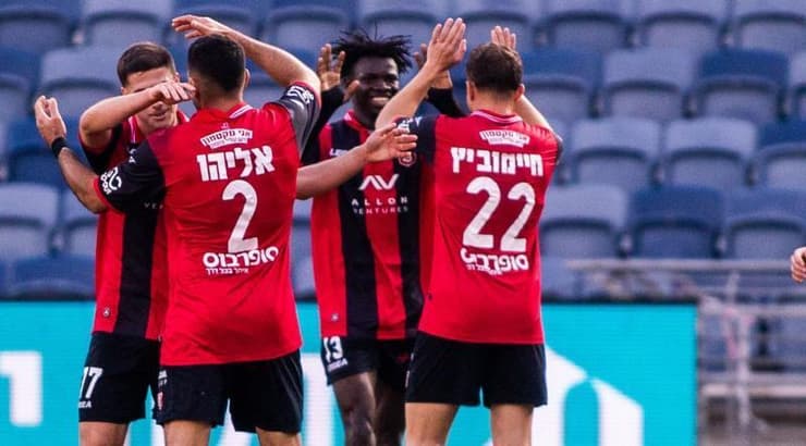 שחקני הפועל ירושלים חוגגים