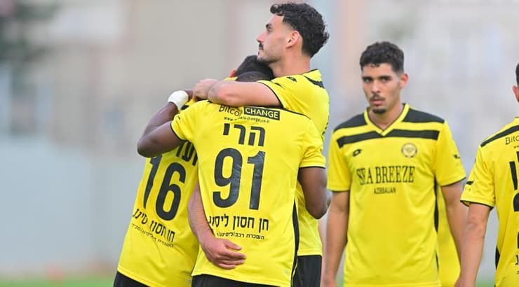 שחקני מכבי נתניה נהנים