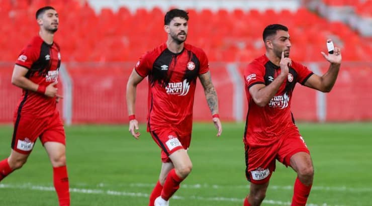 שחקני הפועל רמת גן חוגגים