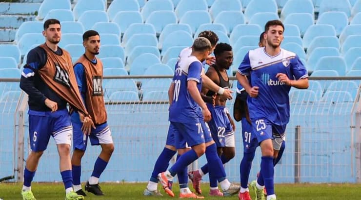 שחקני הפועל קריית שמונה חוגגים