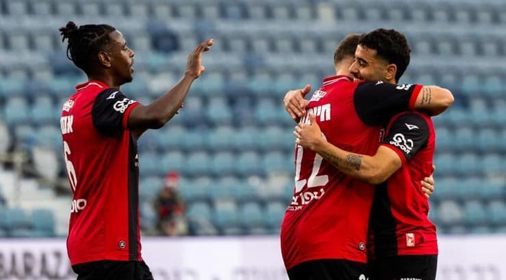 שחקני הפועל ירושלים מאושרים