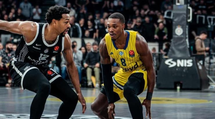 לוני ווקר מכדרר