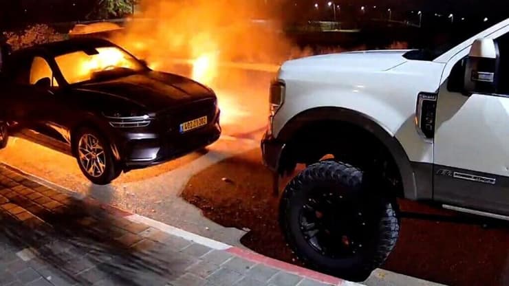 תיעוד מהצתת רכב ביישוב גבעות בר