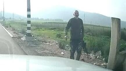 אדם נעצר בחשד שגנב לחייל את נשקו בזמן שנרדם באוטובוס