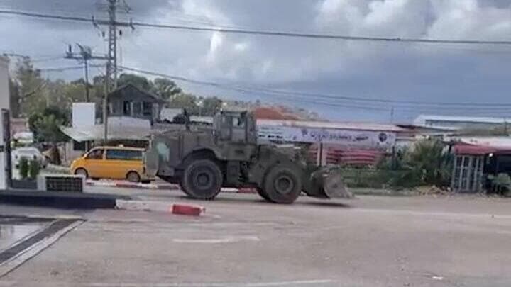 תיעוד מקבאטיה: רכבים צבאיים, מכוניות ומוניות