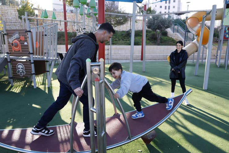 אלקנה בוחבוט, ביחד עם אשתו רבקה ובנו ראם